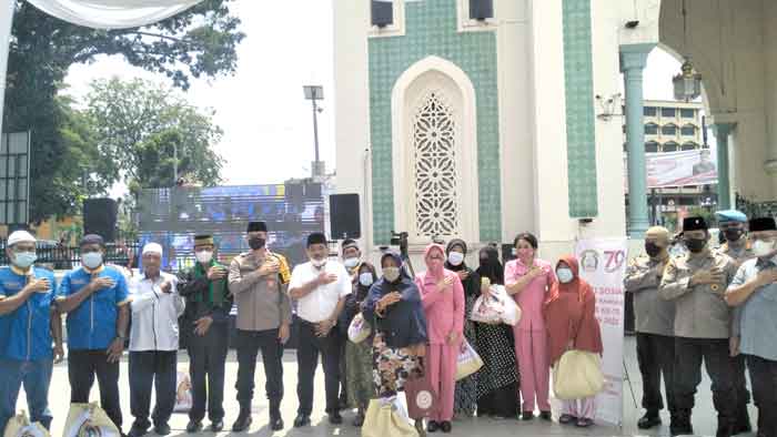 Polda Sumut Serahkan Bantuan di Masjid Raya Al Mashun