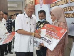 Afandin Serahkan Rp277 Juta BBR untuk 24 Korban Bencana Alam
