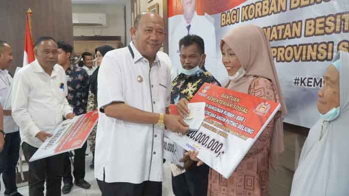 Afandin Serahkan Rp277 Juta BBR untuk 24 Korban Bencana Alam