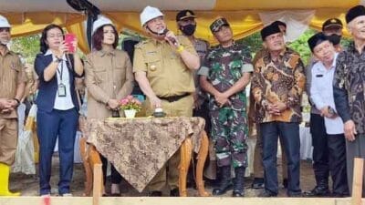 Bupati Eddy Berutu Letakkan Batu Pertama Pembangunan Perpustakaan di Tamrek