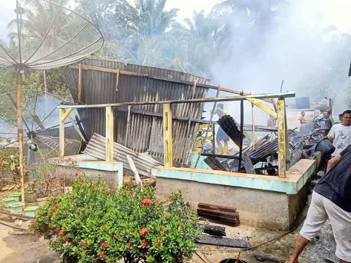 Empat Rumah Warga Dilalap si Jago Merah di Dusun II Lau Tepu B Kecamatan Salapian