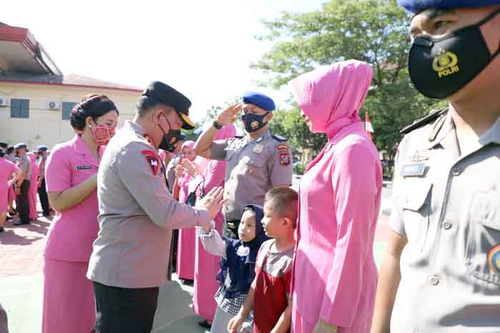 Kapolda Sumut Pimpin Upacara Kenaikan Pangkat 1.229 Personel
