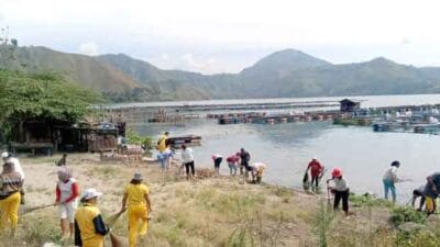 Kecamatan Silahisabungan Bergotong Royong Bersihkan Objek Wisata