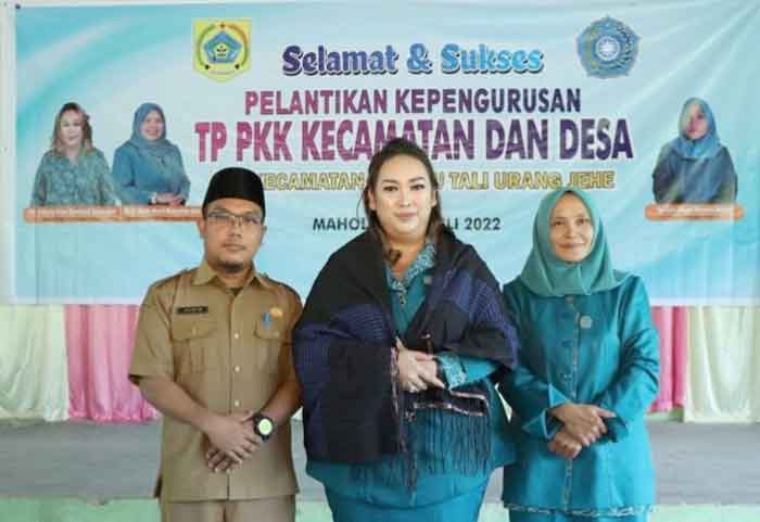 Ketua TP PKK Pakpak Bharat Hadiri Pelantikan Pengurus PKK Kecamatan dan Desa di STTU Jehe