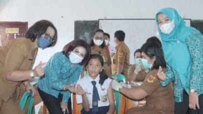 Romy Mariani Pantau Pelaksanaan BIAN di SDN Punguan Nauli dan SMPN 3 Sidikalang