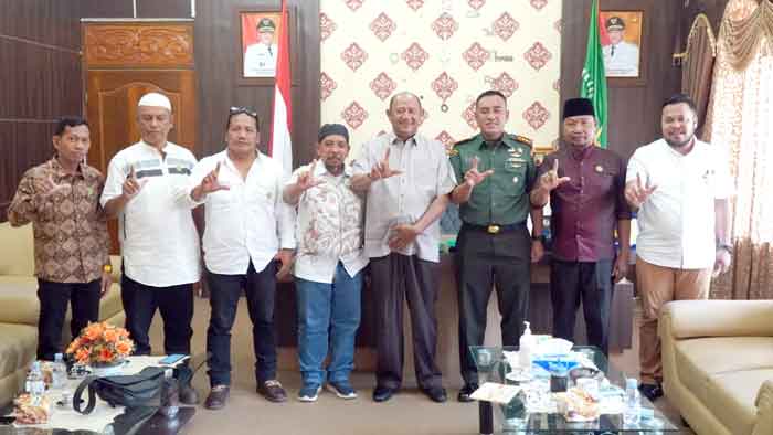 Plt Bupati Langkat H Syah Afandin SH sangat mendukung menjadikan olahraga Boomerang dan rumah industri Boomerang sebagai program binaan Dispora Langkat.