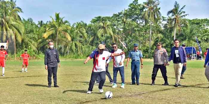 Wabup Batubara Buka Turnamen Sepakbola Forum Pemuda Pemudi Kuala Tanjung Cup 2022