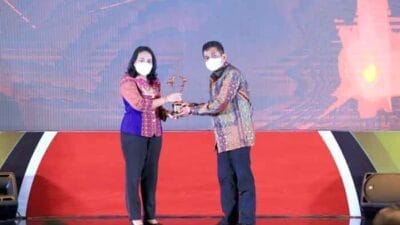 Pj Wali Kota Tebingtinggi Terima Penghargaan KLA