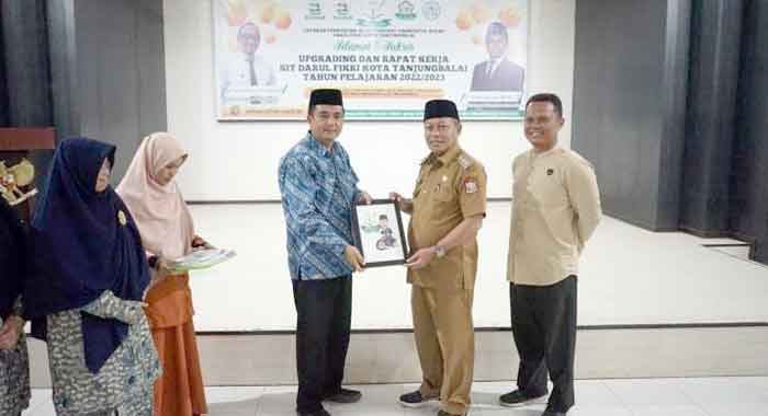Plt Wali Kota Tanjungbalai Hadiri Acara Up Grading Guru dan Pegawai YPIT TA Darul Fikri