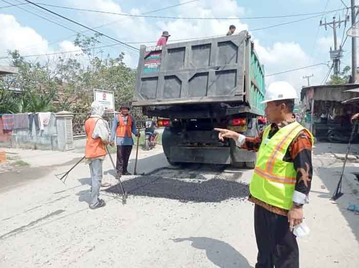 Plt Wali Kota Tanjungbalai Waris Tholib Tinjau Perbaikan Jalan