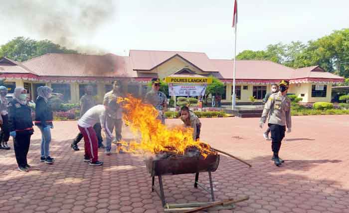 Satres Narkoba Polres Langkat Musnahkan Barang Bukti Narkotika