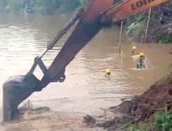 Askavator Proyek Pemprovsu Tinggalkan Lokasi Pekerjaan