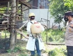 Bhabinkamtibmas Polsek Pangkalan Susu Laksanakan Giat Penyemprotan Disinfektan