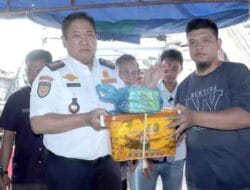 Bupati Eddy Berutu Serahkan Bantuan Bagi Korban Musibah Kebakaran di Sidikalang
