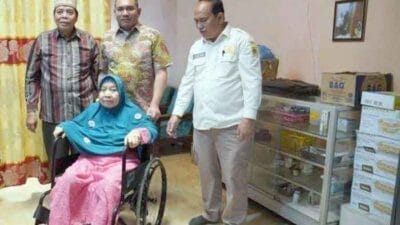 Bupati Pakpak Bharat Kembali Berikan Kursi Roda