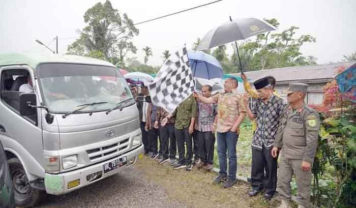 Bupati Pakpak Bharat Launching Bus Sekolah Gratis