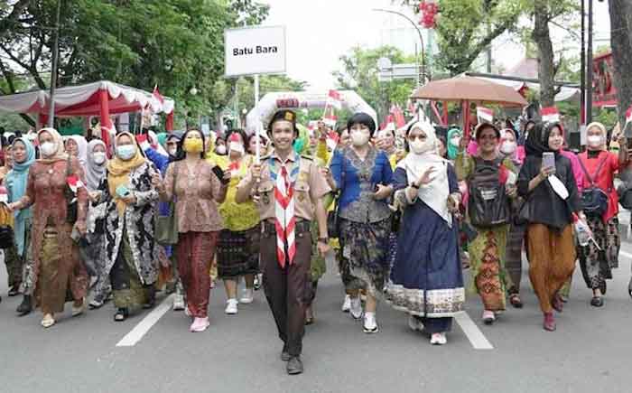 Bupati Zahir Hadiri Parade dan Gebyar Berkebaya Provsu