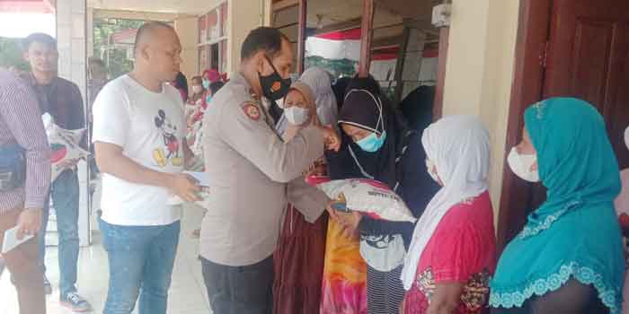Kapolres Langkat dan Dandim Beri Bantuan Sembako Kepada Masyarakat Kurang Mampu