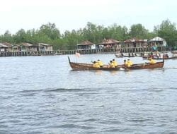 Lomba Dayung Sampan Tradisional PK KNPI se Wilayah Teluk Aru