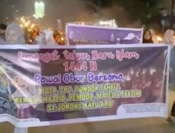 Pawai Obor Tahun Baru Hijriah Makan Korban Santri