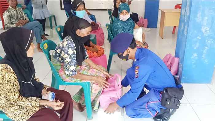 Kegiatan Baksos Sat Pol Air Polres Langkat di Desa Pesisir Pulau Lampau