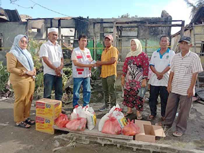 Ketua DPC Pejuang Bravo 5 Batubara dan Adnansyah Lubis Berikan Bantuan untuk Korban Kebakaran di Tanjung Tiram