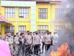 Meski Terjadi Pembakaran Ban, Kapolres Tapsel Sukses Dinginkan Suasana Demo Mahasiswa