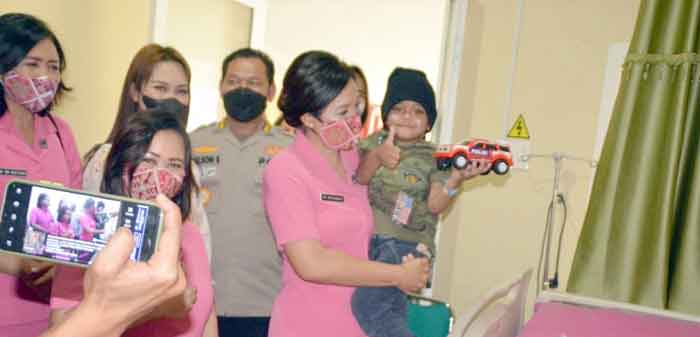 Al Faqih Anak Korban Kekerasan Tampak Ceria Digendong Ibu Rita Panca