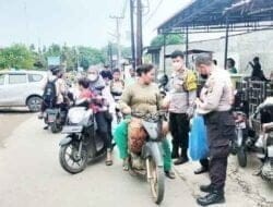 Kapolsek Patumbak Bersama Personel dan Kades Marendal I Laksanakan Jumat Barokah
