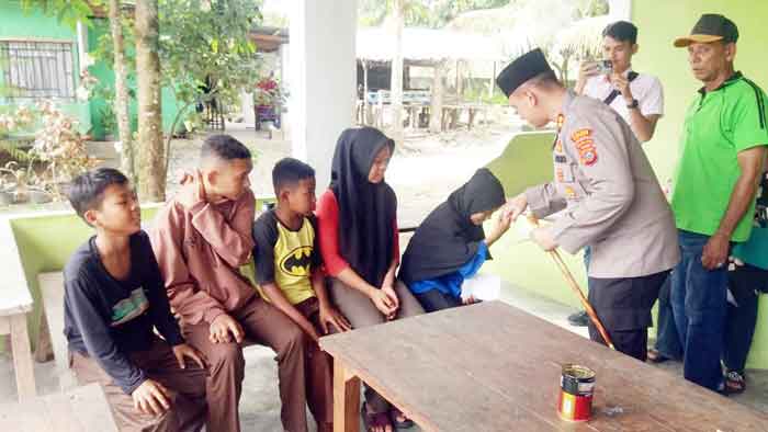 Kapolres Langkat Santuni Anak Yatim di Desa Timbang Lawan Wilkum Polsek Bahorok
