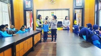 Kunjungan Belajar Siswa/i SD IT IQRO Stabat ke Polres Langkat