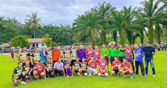 Gotong Royong Diselingi Bermain Sepakbola dan Senam di Desa Perkebunan Sei Balai