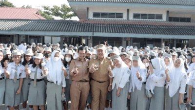 Bupati Dairi Jadi Pembina Upacara di SMKN 1 Sidikalang