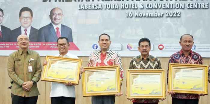 Bupati Pakpak Bharat Terima Penghargaan BKN Award 2022