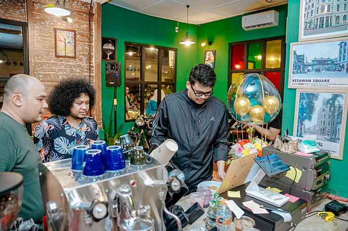 Grand Opening Coffe Shop Milik Babe Cabita, Bobby Nasution: Moga Sukses, Rumah Belajar Anak Muda Jadi Komika