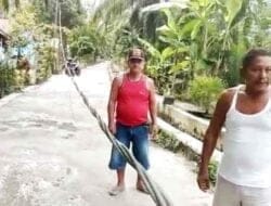 Kabel Listrik Menjuntai di Badan Jalan, Leher Pengendara Jadi Taruhan