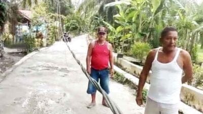 Kabel Listrik Menjuntai di Badan Jalan, Leher Pengendara Jadi Taruhan