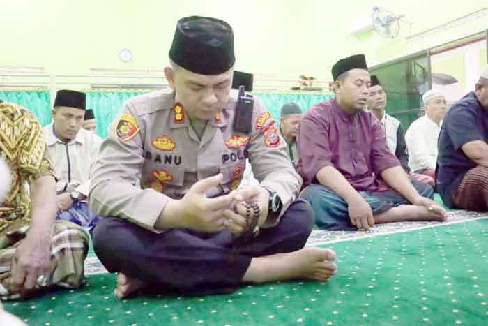 Kapolres Langkat Laksanakan Salat Subuh Berjamaah di Masjid Al-Huda Kwala Bingei