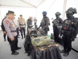 Kapolri Cek Peralatan dan Kesiapan Personel