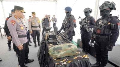 Kapolri Cek Peralatan dan Kesiapan Personel