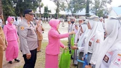 Kapolsek Gebang Inspektur Upacara di SMAN 1 Gebang