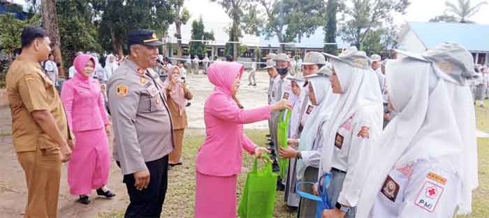 Kapolsek Gebang Inspektur Upacara di SMAN 1 Gebang