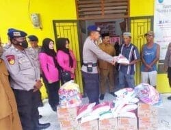 Kasat Polairud Polres Langkat Bantu Sembako Kepada Korban Banjir