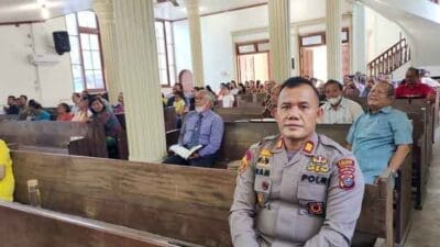 Minggu Curhat Polsek Pangkalan Brandan dan Pemberian Bansos serta Alat Pembersih Lantai Gereja