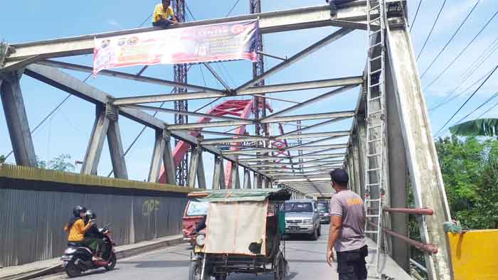 Pemasangan Spanduk Layanan Pengaduan Kapolres Langkat