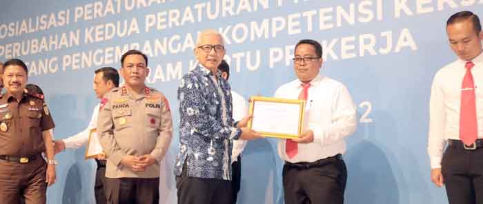 Poldasu dan Polres Pelabuhan Belawan Terima Penghargaan dari Kementerian Perekonomian RI