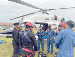 Polri Sisir Lokasi Desa yang Terisolir Pakai Helikopter dan Drone