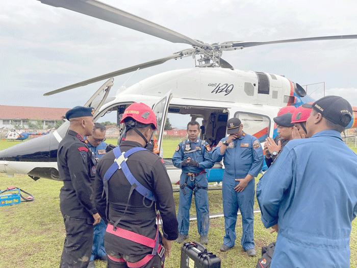 Polri Sisir Lokasi Desa yang Terisolir Pakai Helikopter dan Drone