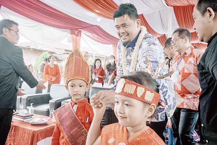 Safari Natal di Gereja HKBP Pardamean, Bobby Nasution: Dukung Pembangunan & Bangun Sumur Resapan