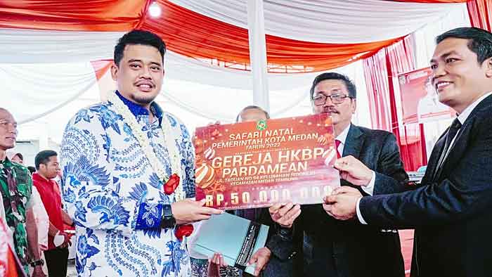 Safari Natal di Gereja HKBP Pardamean, Bobby Nasution: Dukung Pembangunan & Bangun Sumur Resapan